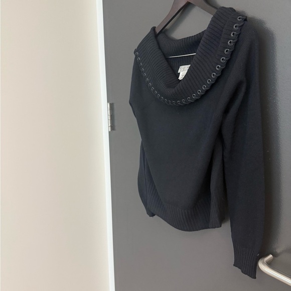 St. John Sport L very good vintage condition Black V-Neck Sweater Elegant Knit - Picture 7 of 16